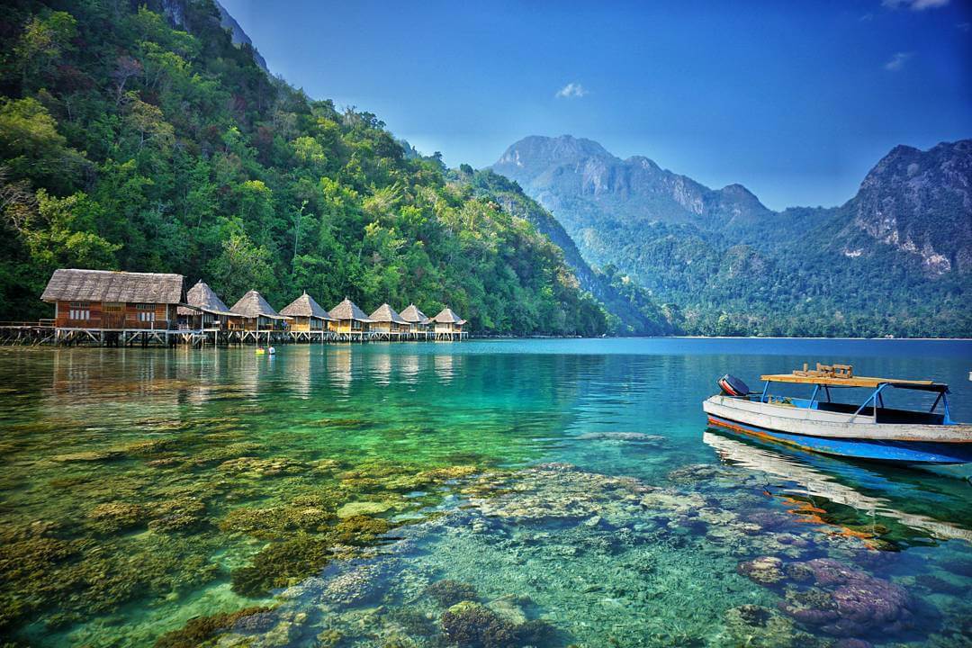 Menyelami Keindahan Tersembunyi Pantai Ora di Maluku, Surga Tropis yang Memukau